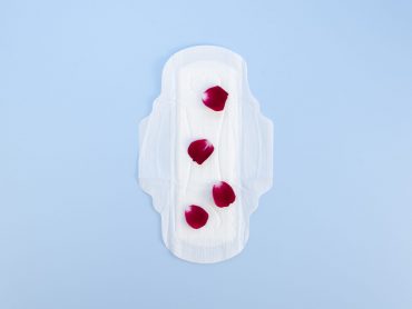 sanitary-towel-with-flower-petals